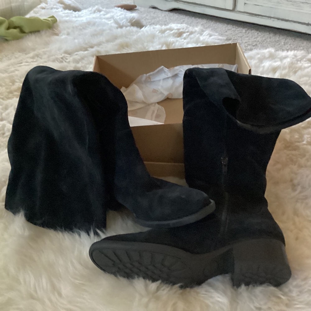 Knee length black suede Born boots